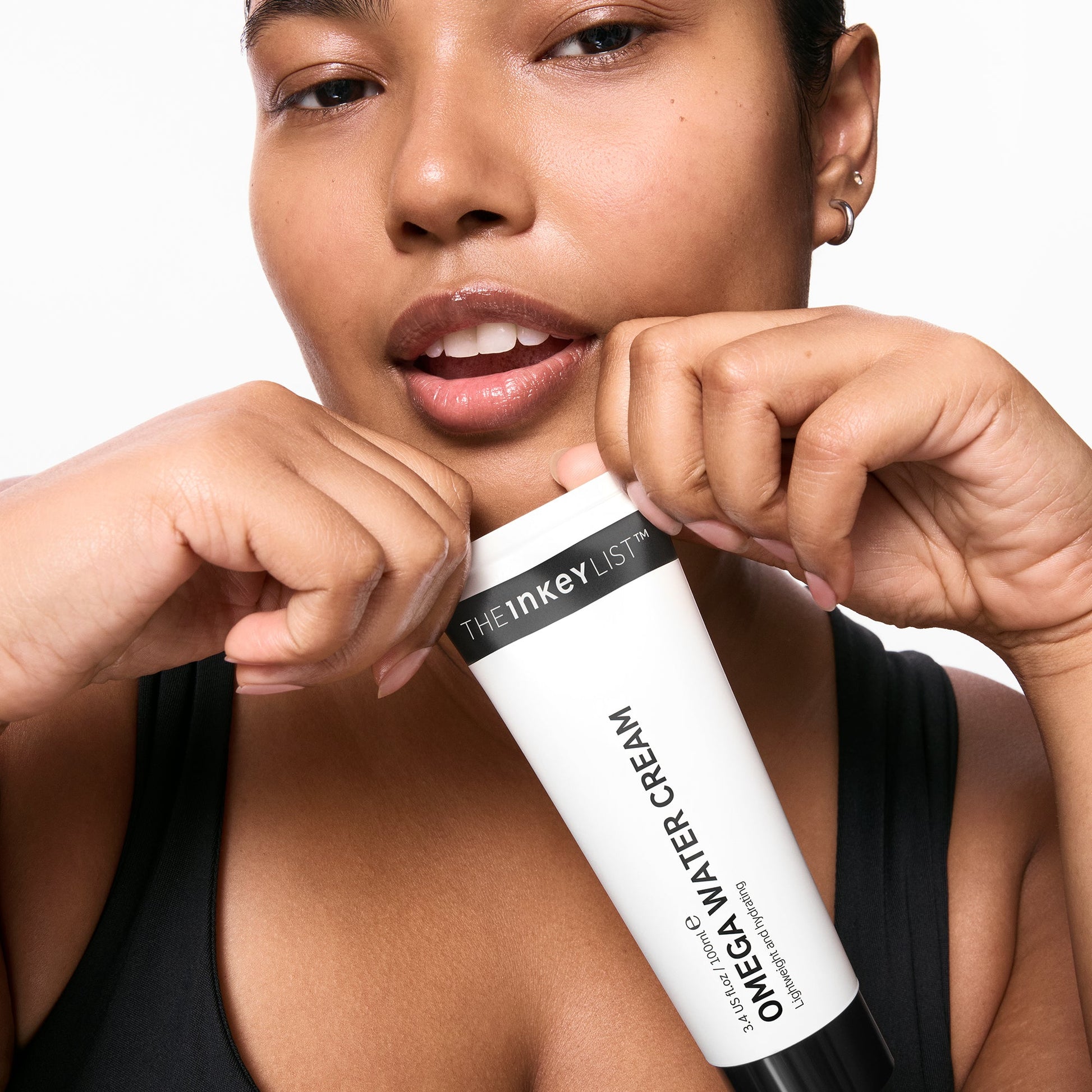 supersize-omega-water-cream-duo-i0 03_KAFFYA_07_HOLDING_OMEGA_SUPERSIZE_001.jpg