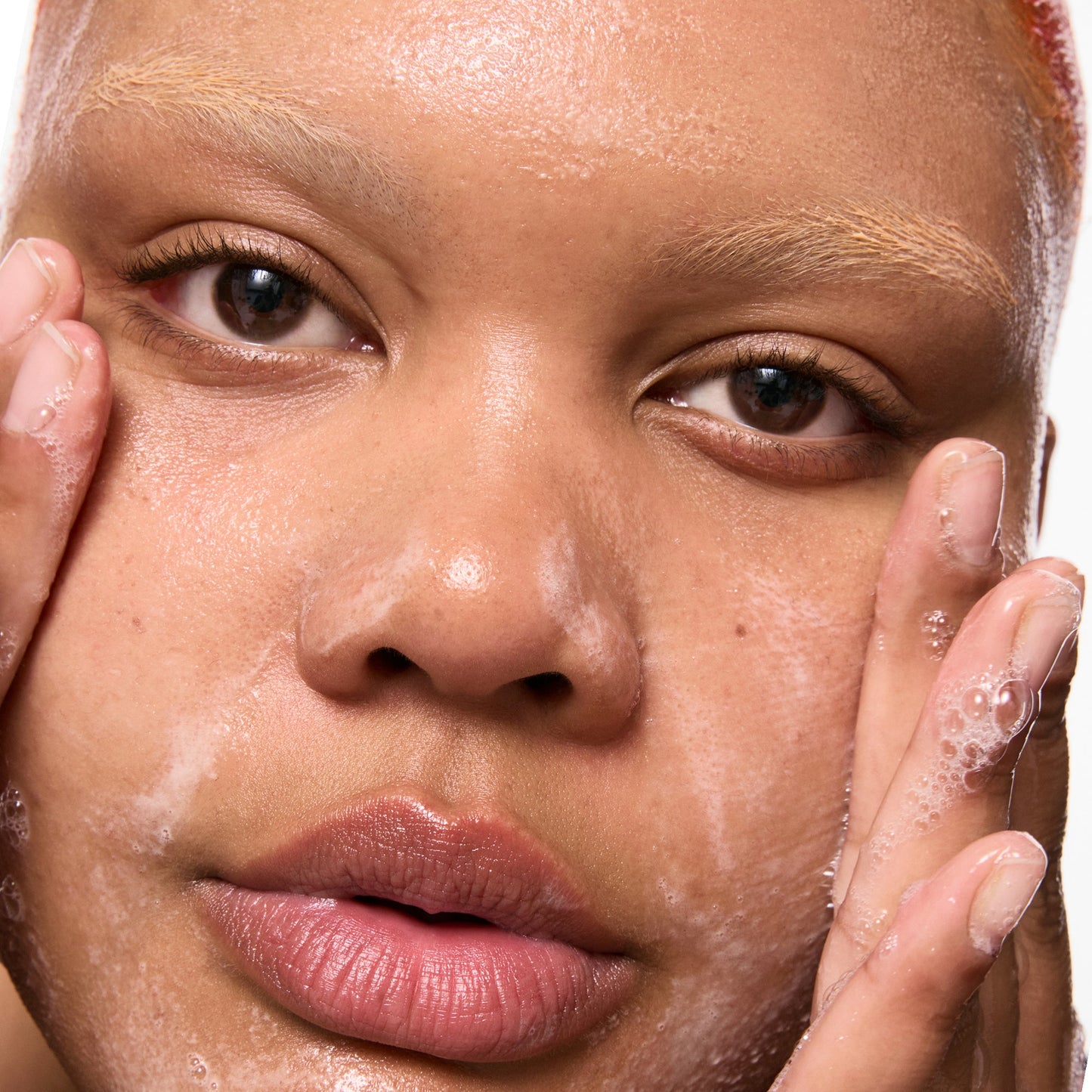 salicylic-acid-cleanser-150ml-z3 Omega50_Model_2000x2000-1_ce0a3018-d6f0-4ed9-a17d-0096b80b29f6.jpg